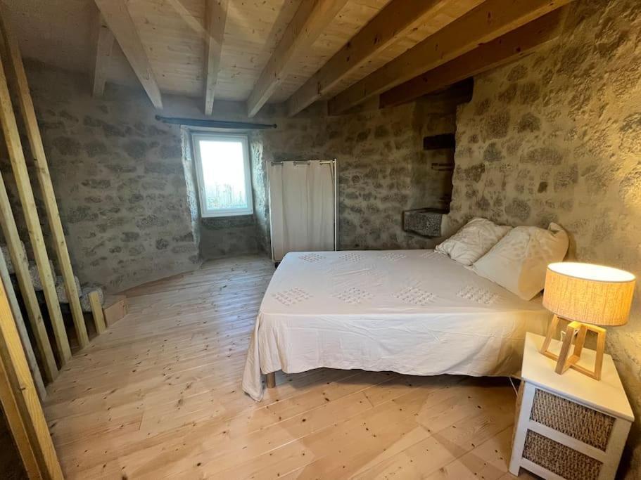 Loue Ancien Moulin A Vent Avec Piscine Et Jacuzzi Neuvy-Bouin Exterior foto